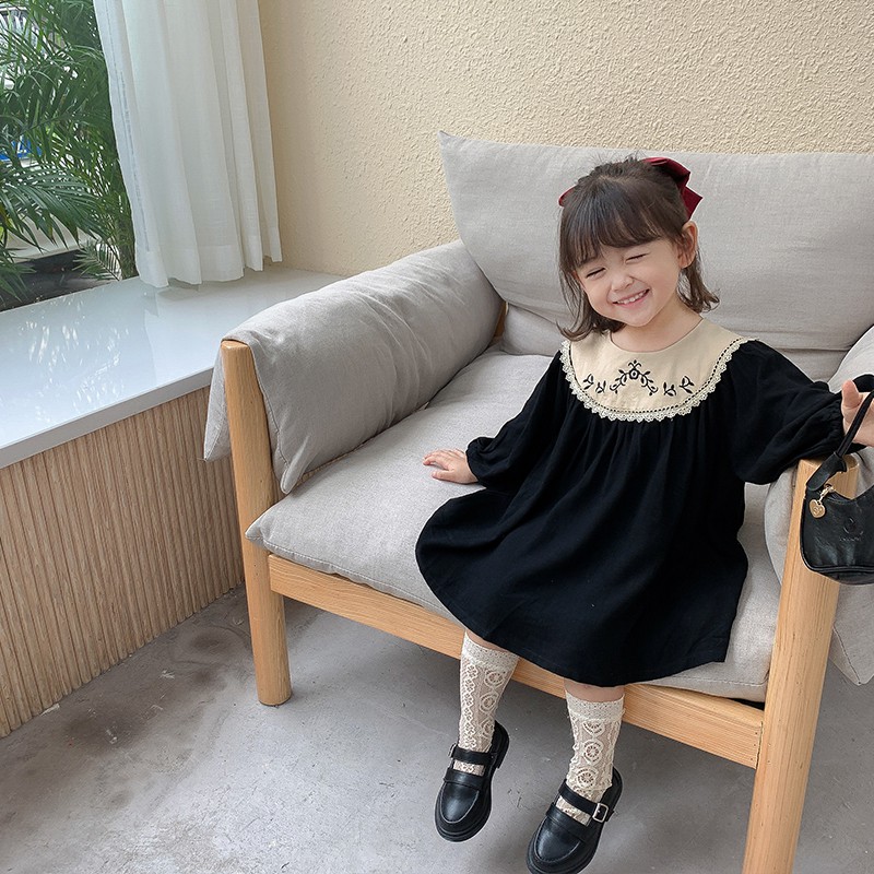 Váy baby doll thô đũi tằm đen thêu hoa cho bé