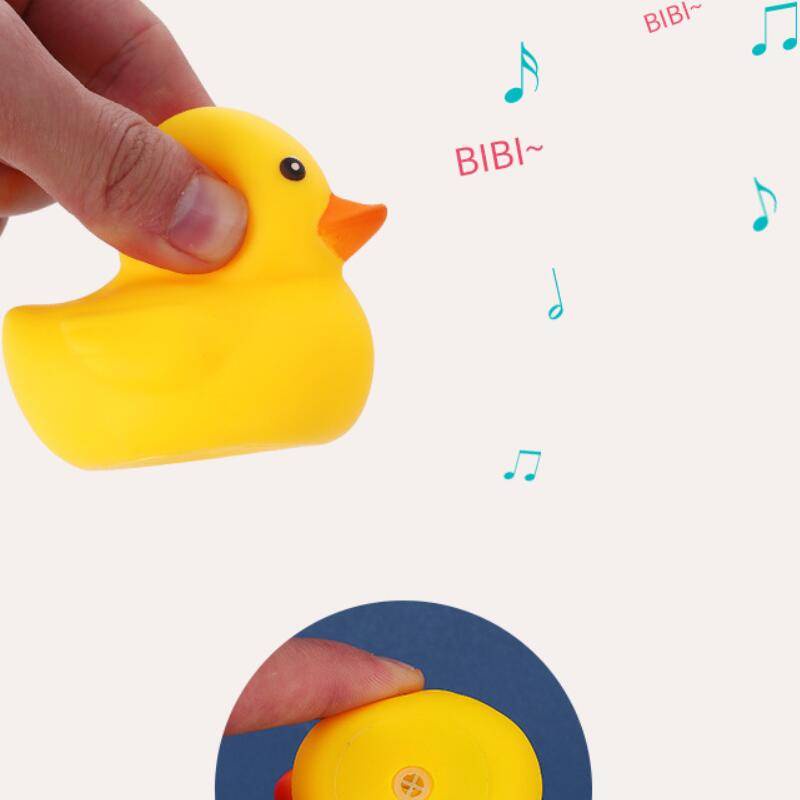 Set đồ chơi chú vịt vàng dễ thương cho bé khi tắm