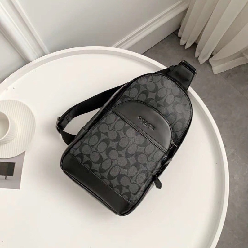 TÚI ĐEO CHÉO COACH BLACK MEN