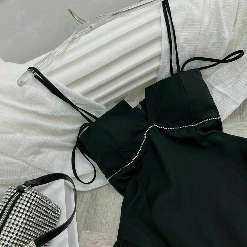 Váy đầm nữ hai dây xẻ ngực có đính kim sa trẻ trung sành điệu