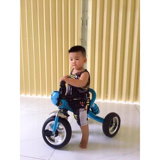 xe đạp trẻ em-con bo binh nuoc