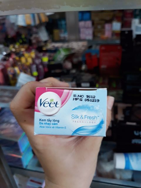 Kem Tẩy Lông Dành Cho Da Nhạy Cảm VEET Silk & Fresh Sensitive Tuýp 50g