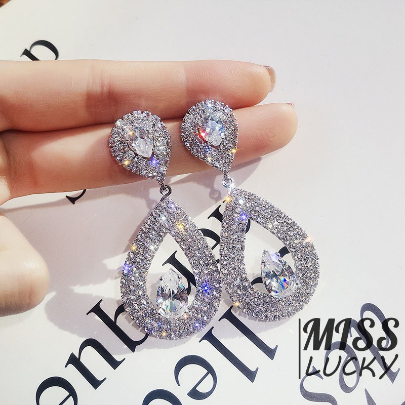 Khuyên tai nữ kiểu dáng thời trang cá tính