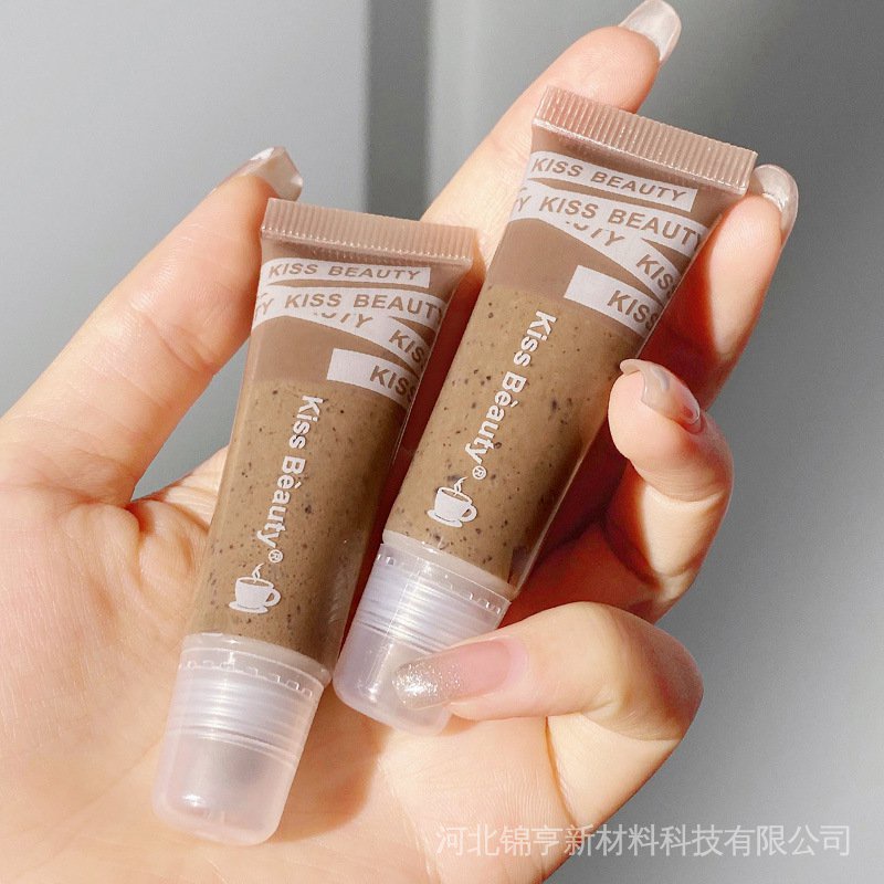 Tẩy tế bào chết môi màu cà phê