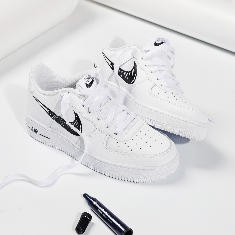 Giày Sneaker Air Force 1 Hàng Chính HãngNike Air Force 1 Sketch Doodle Swoosh White Black [DM3177 100] Simple Sneaker