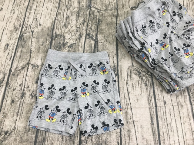 Quần short baby Gap bé trái