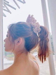 Buộc tóc vải nhún Scrunchies chấm nhỏ