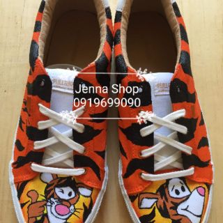 Sneakers Pull&Bear vẽ tay cá tính