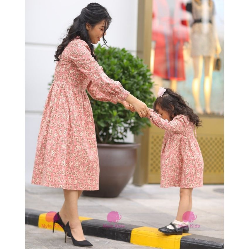 Set váy mẹ bé đi chơi hoa nhí, váy đôi mẹ bé thu đông dài tay cổ bèo hoa nhí hồng cho bé 1-2-3-4-5-6-7-8-9-10 Mylakids