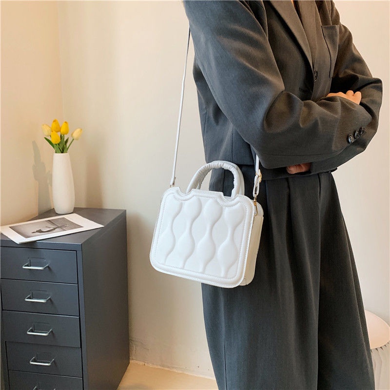 Túi Đeo Chéo Một Bên Vai Phong Cách Phương Tây Thời Trang Mới Dành Cho Nữ