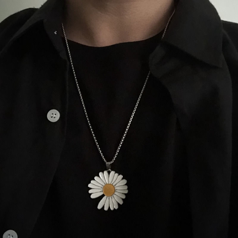 GD Kwon Ji Long Daisy Necklace Sun hoa pmo phản chiến sét hoa cúc nhỏ huy hiệu Mặt dây chuyền mặt dây chuyền nam nữ