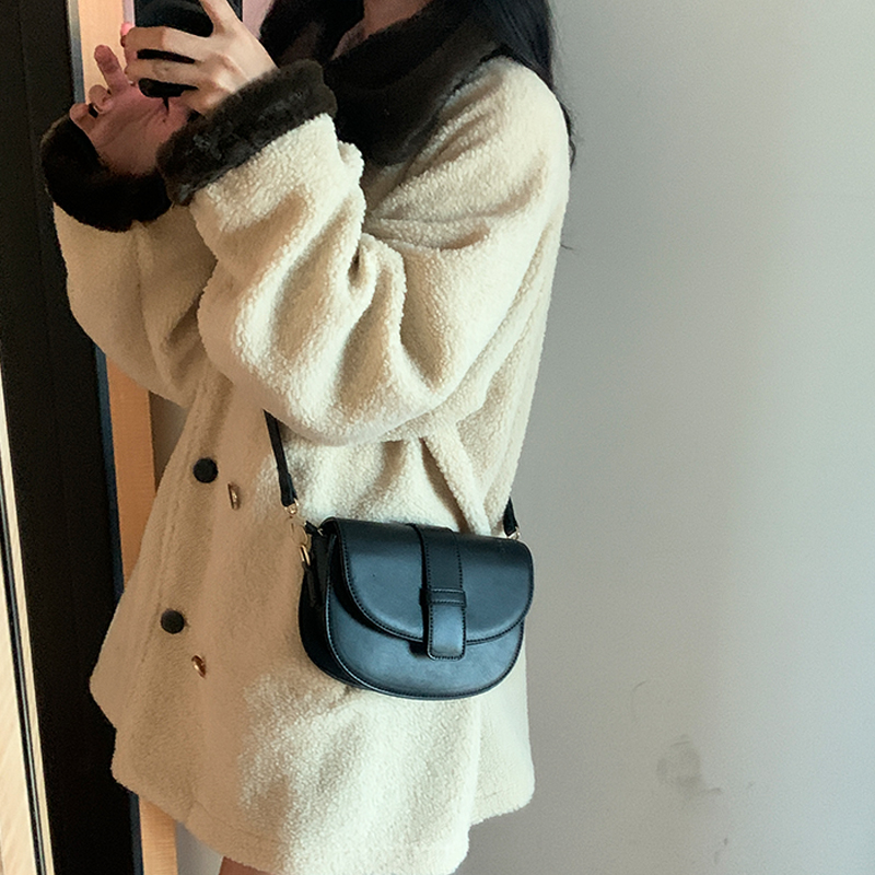 Túi đeo dưới cánh tay/ đeo chéo IELGY thời trang dễ phối đồ cho nữ