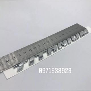 Tem chữ FOCUS TITANIUM dán đuôi xe