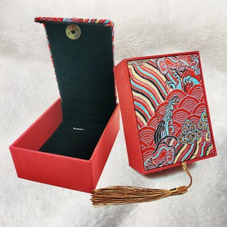 Hộp Gấm Thêu Họa Tiết Đựng Lắc Tay Và Vòng V.2 - Muasamhot1208
