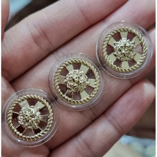 Cúc áo kim loại ( đường kính 2 cm đến 2,5 cm )