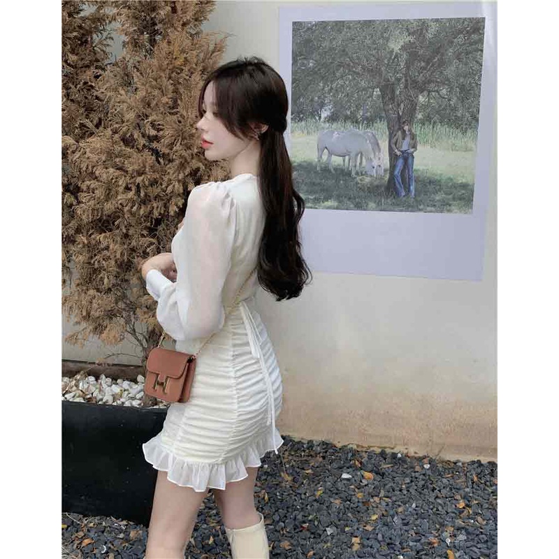 Đầm ngắn màu trắng nhún sóng tay phồng quyến rũ