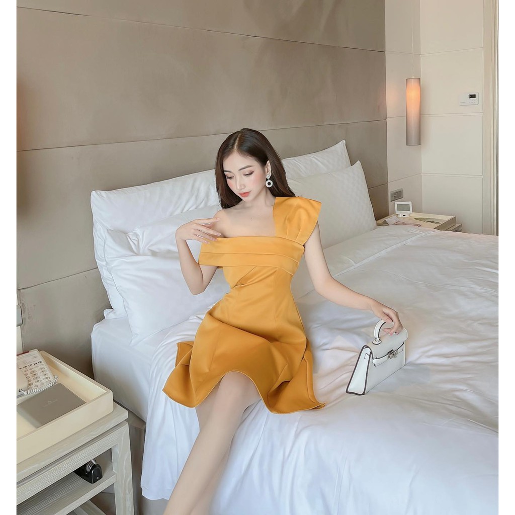 [HÀNG THIẾT KẾ CAO CẤP] Đầm Lệch Vai Cotton Form Ngắn Đi Tiệc Sang Trọng Màu Vàng