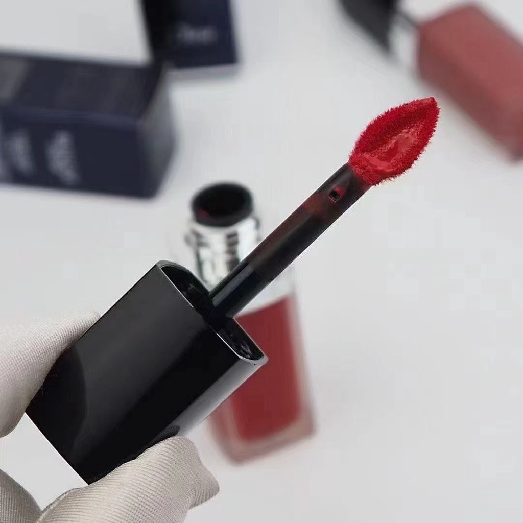 Son Kem Dior Rouge Dior Forever Liquid Chất Son lì mịn lên môi quyến rũ và thu hút