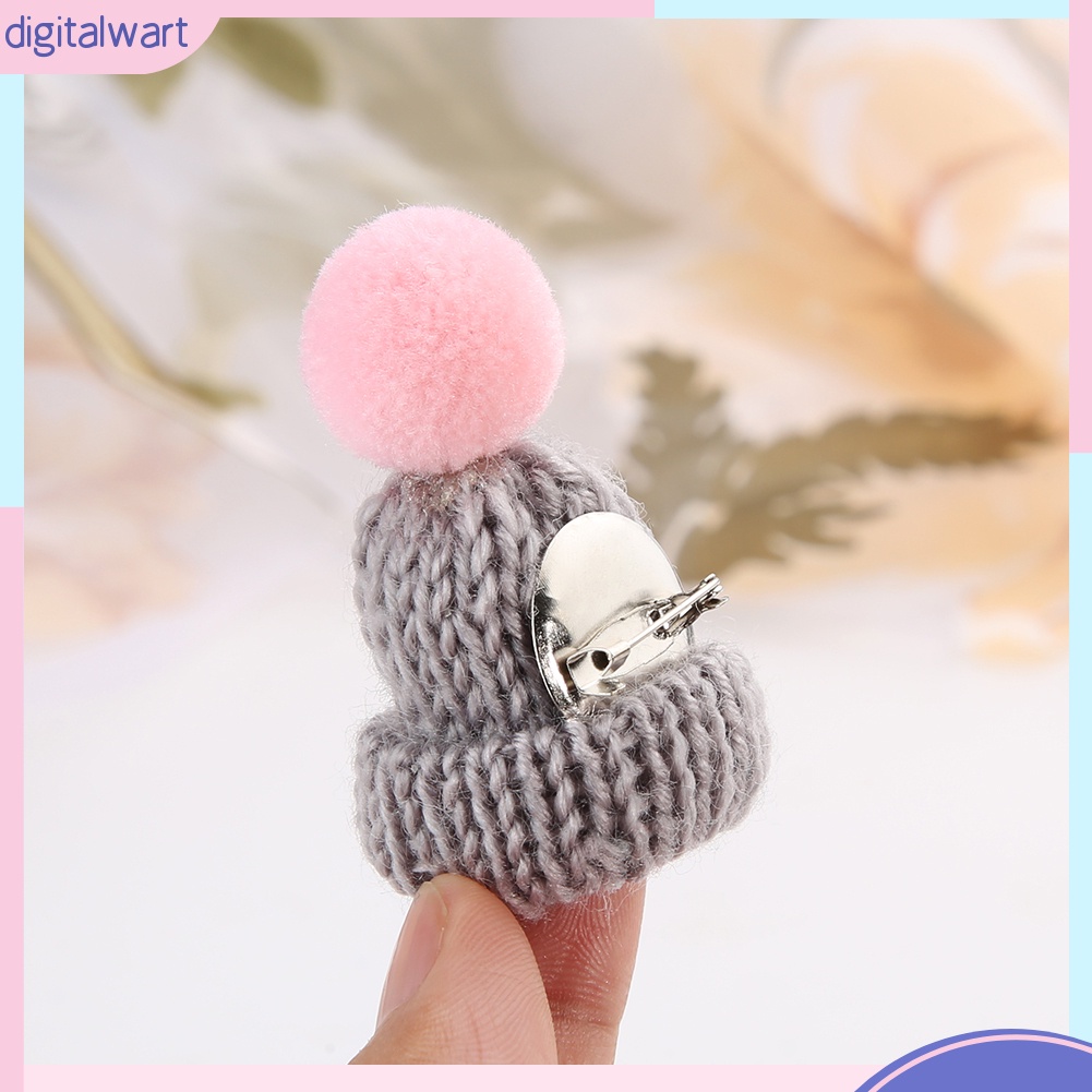 Ghim Cài Áo Hình Nón Len Đính Banh Lông Thời Trang Nữ Tính