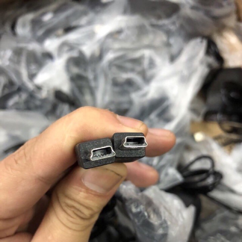 Sạc liền dây Qmobile v3 đen đầu hình thanh siêu tốt P3-06