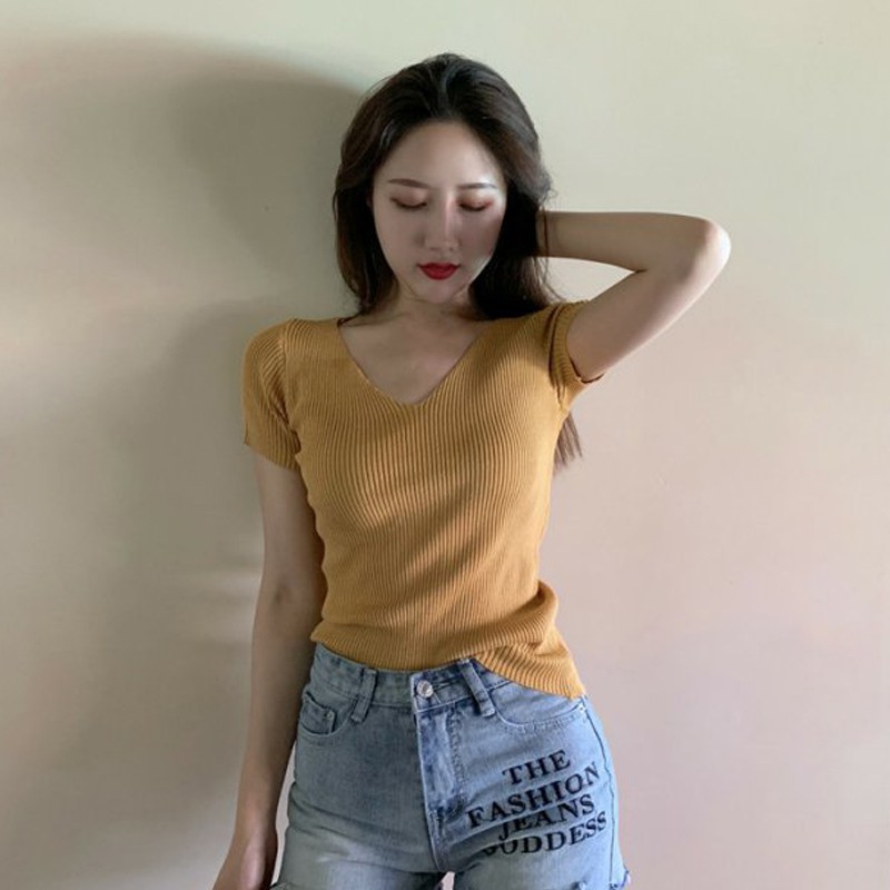 Áo thun tay ngắn cổ V màu trơn xinh xắn cho nữ | BigBuy360 - bigbuy360.vn