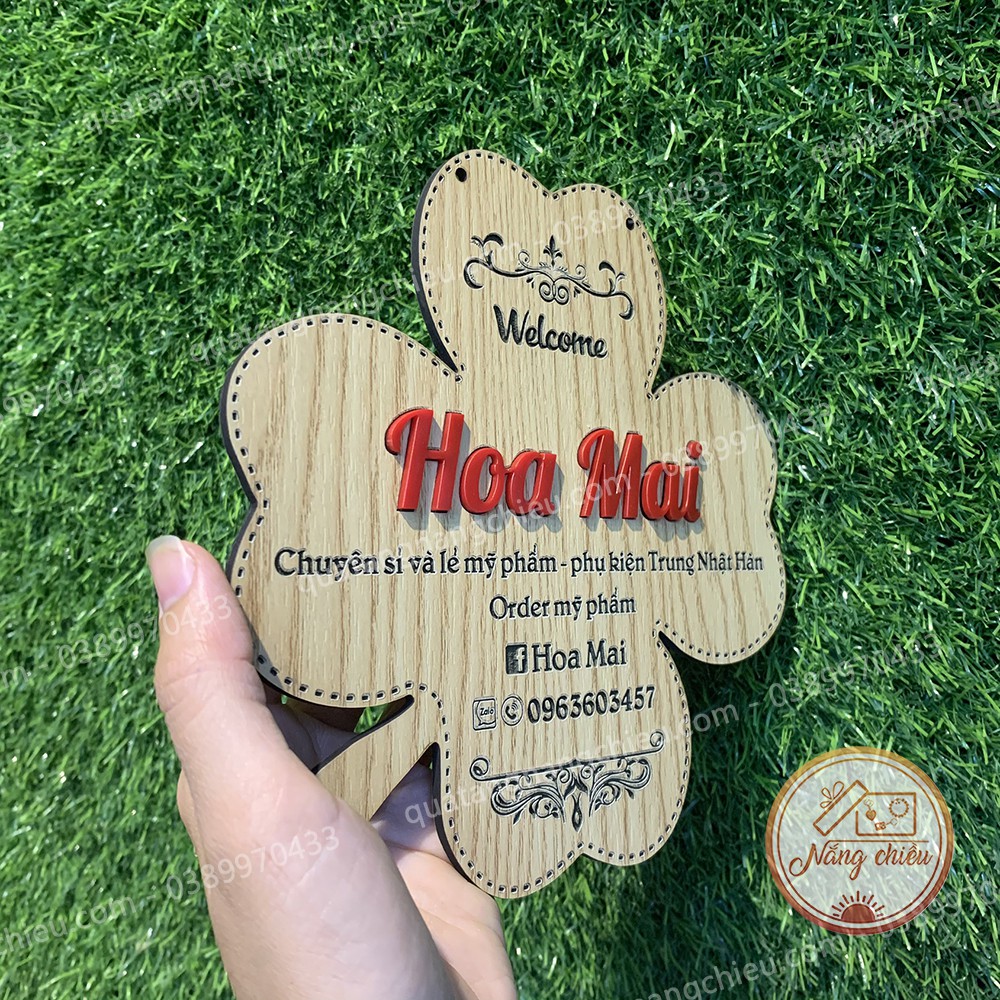 Bảng hiệu gỗ cho shop kinh doanh mỹ phẩm hình cỏ 4 lá may mắn