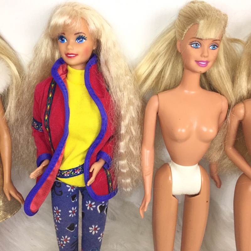 BB4- BÚP BÊ BARBIE ,VINTAGE,DA NÂU ĐEN XINH