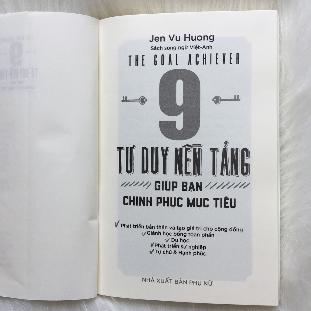 Sách - Kỹ năng sống 9 Tư Duy Nền Tảng Giúp Bạn Chinh Phục Mục Tiêu (Song Ngữ Anh - Việt) - Jen Vu Huong
