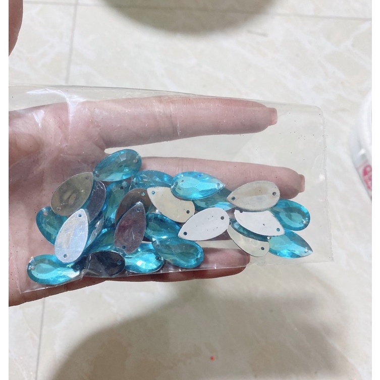 Hạt đá nhựa hình giọt nước 20x12mm trang trí oản, làm đồ handmade, phụ kiện may mặc DIY