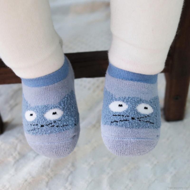 Tất em bé chống trượt in hình hoạt hình dễ thương