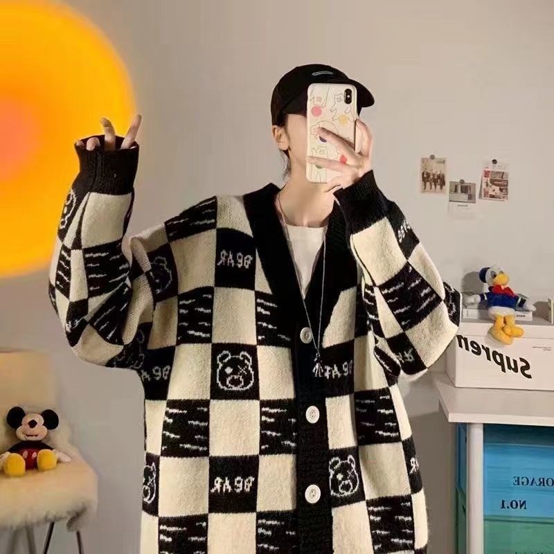 Áo khoác len cardigan dáng rộng in hình gấu phong cách Nhật cổ điển cho nam nữ