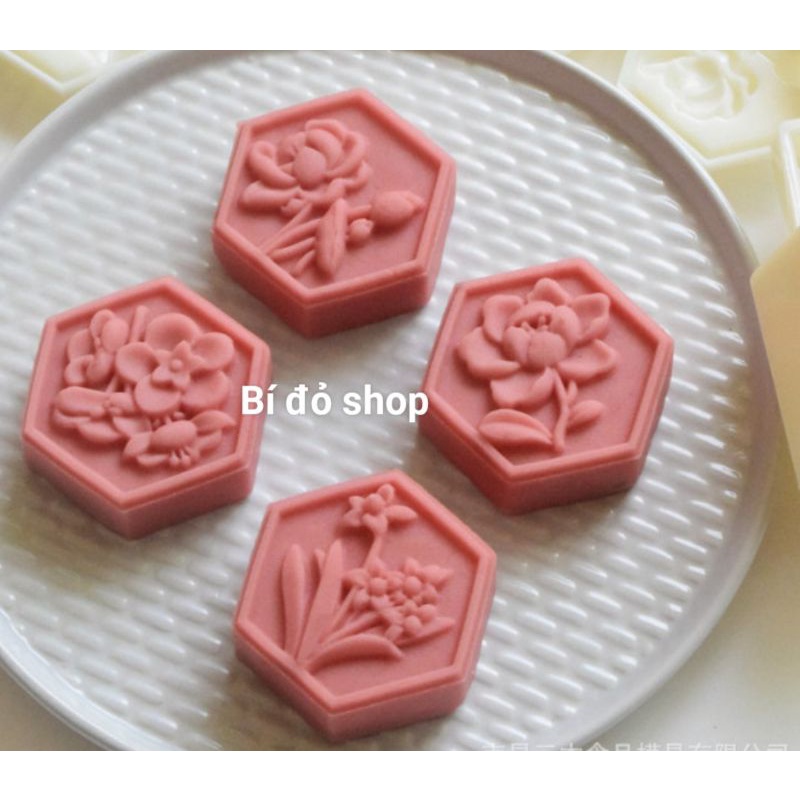 Khuôn trung thu lò xo 2022 LỤC GIÁC SEN LAN 4 mặt 1 nhấn 60g
