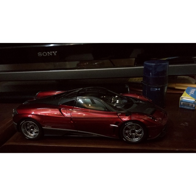 Mô hình pagani huayra 1/18