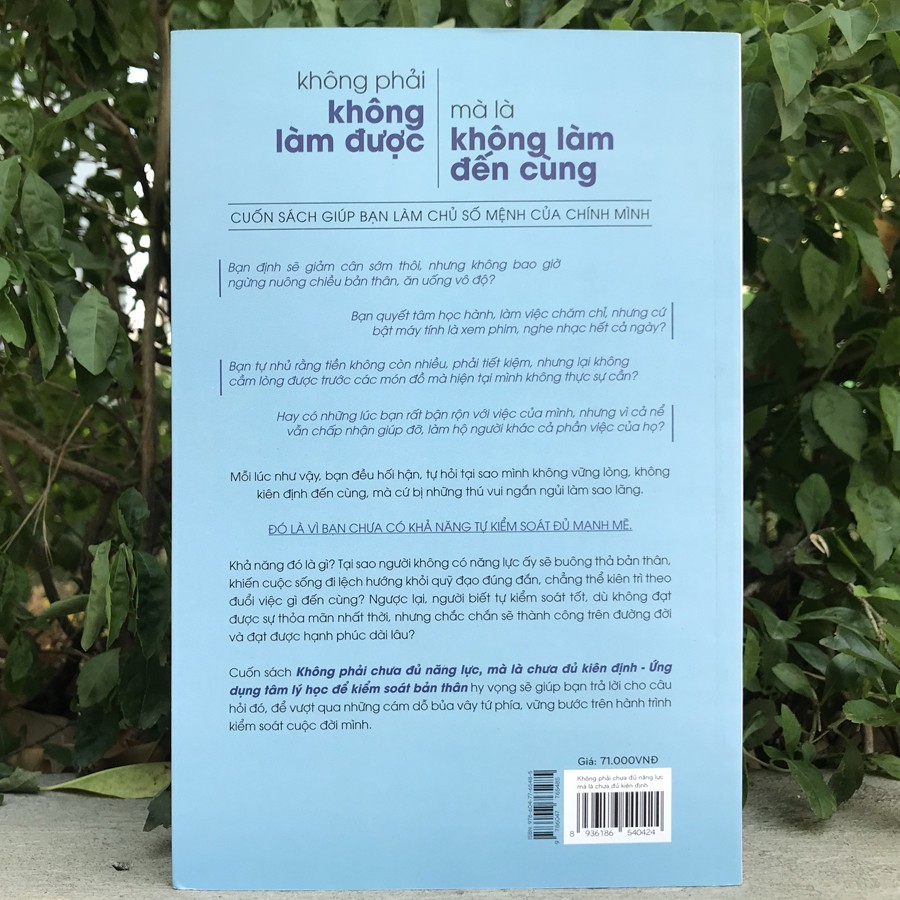 Sách - Không Phải Chưa Đủ Năng Lực, Mà Là Chưa Đủ Kiên Định (Kèm Bookmark)