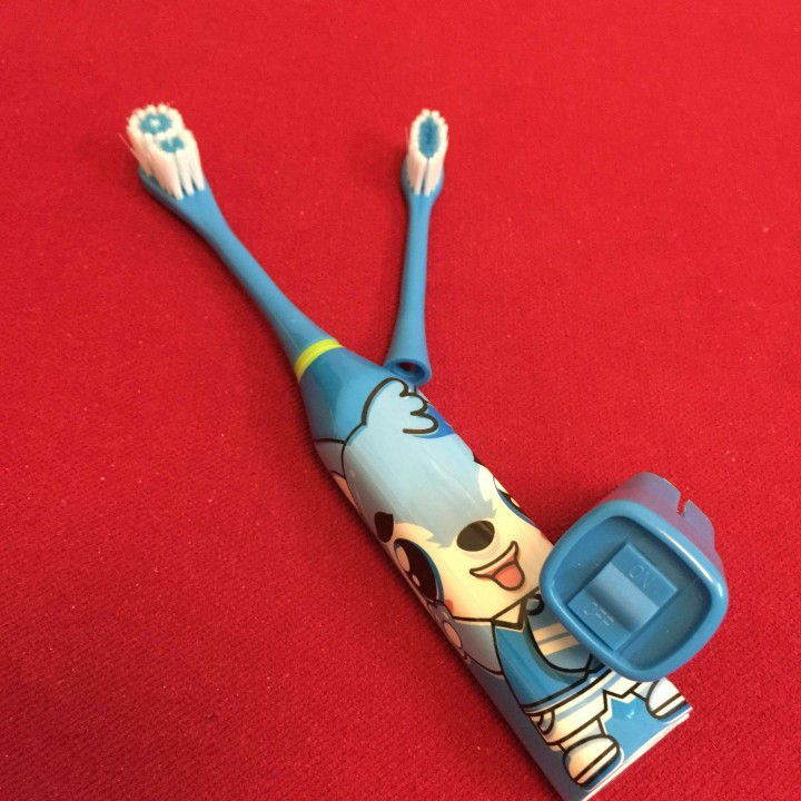bàn chải đánh răng tự động cho trẻ em bằng pin
