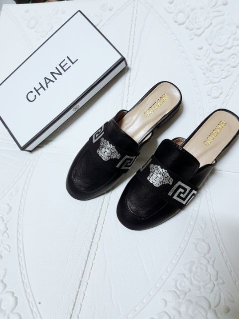 Sục thời trang Versace