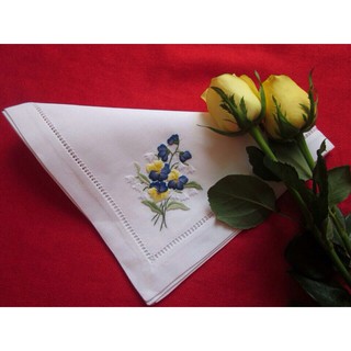 Hộp quà khăn tay thêu hand made