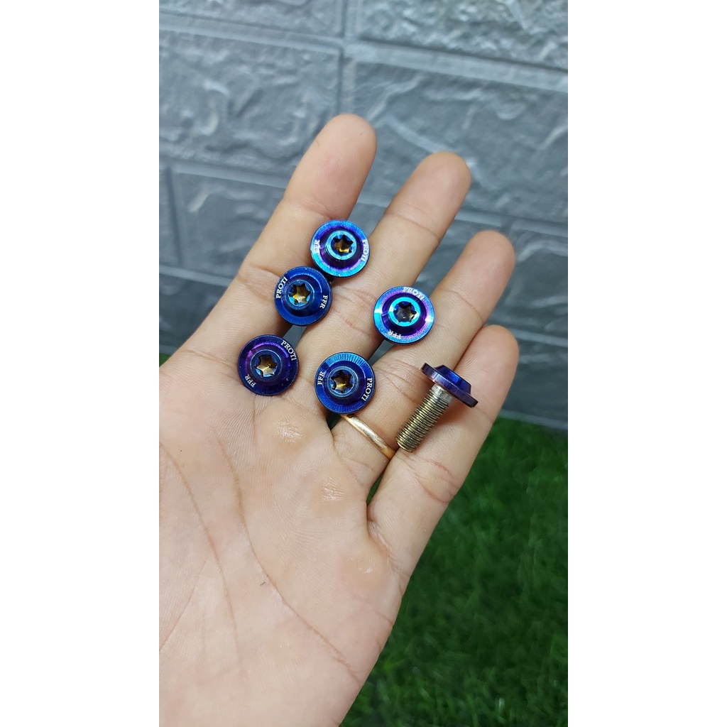 Ốc proti màu titan