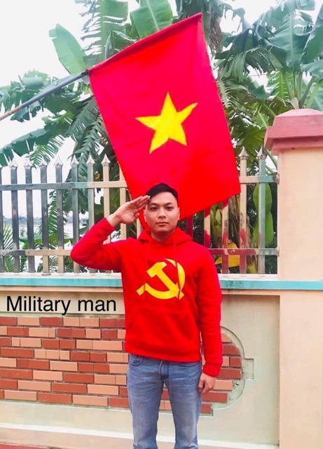 Áo hoodie búa liềm