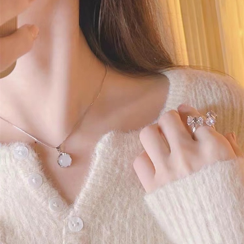 Dây Chuyền Mặt Tròn Trong Suốt Ánh Sáng Trắng Phong Cách Hàn Quốc Sang Trọng