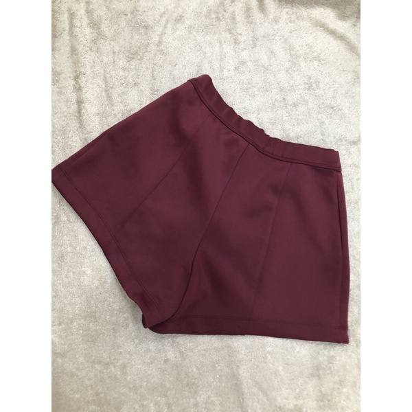 Quần đùi Hollister size xs-mới 100%