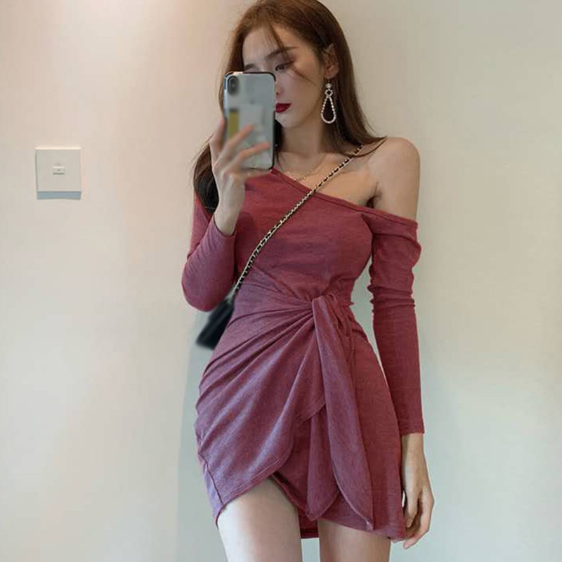 Đầm Tay Dài Thiết Kế Lệch Vai Gợi Cảm Phong Cách Hàn Quốc