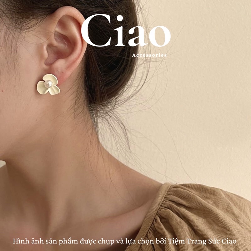 [NEW ITEMS] Khuyên tai/ Bông tai mạ bạc S925 thiết kế hoa 3 cánh nhẹ nhàng White Floral Ciao