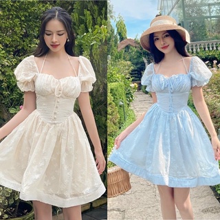 Đầm ren cổ yếm xòe phối nút bọc