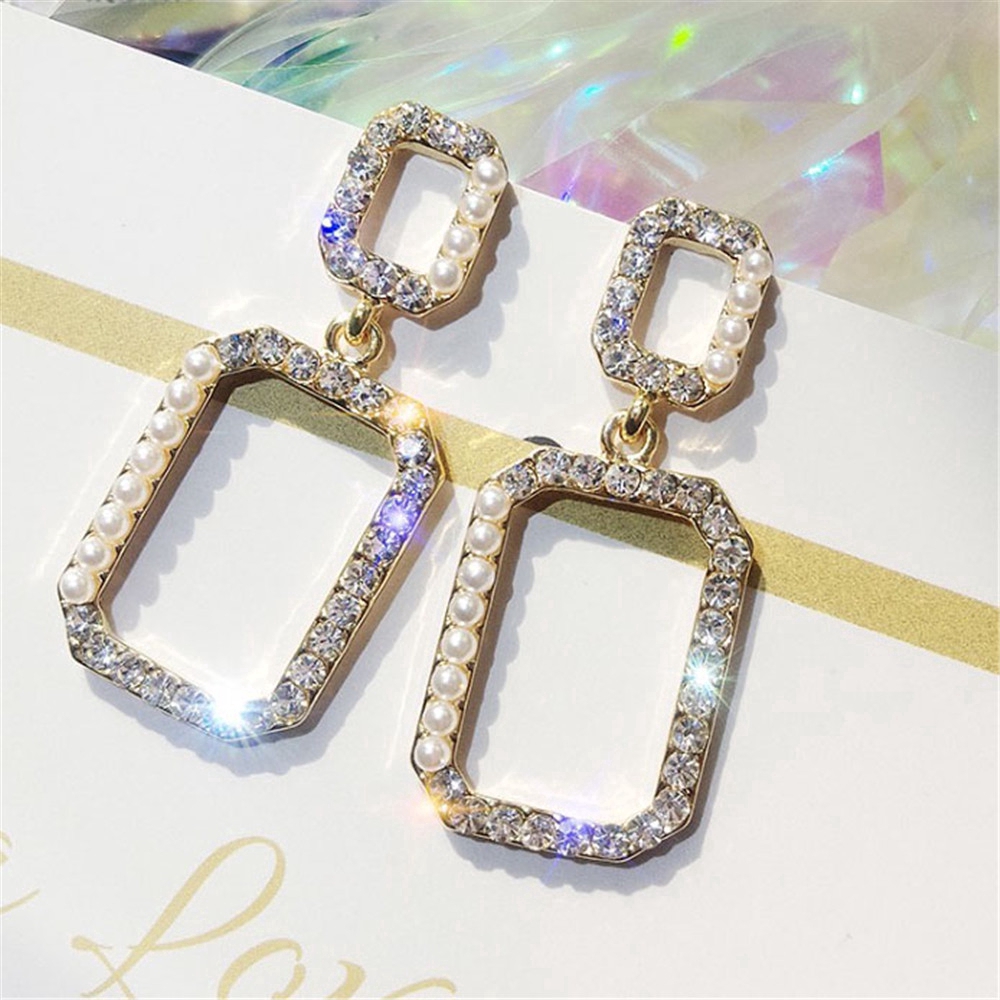 Hoa tai kiểu lớn thiết kế rỗng viền đính kim cương giả sành điệu