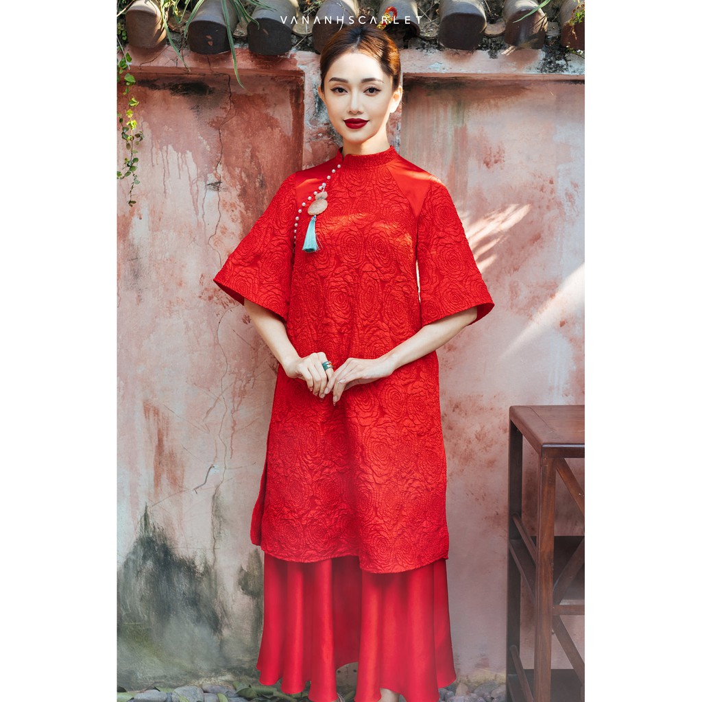 Áo dài gấm nổi VANANHSCARLET Mộng Ngọc màu đỏ