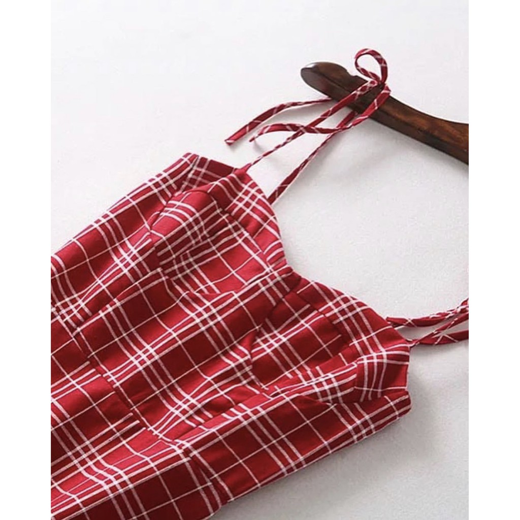 Đầm đỏ hoạ tiết caro của whattowear