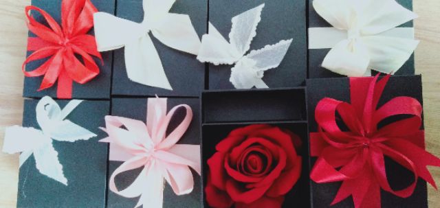 Hộp hoa son thỏi cao cấp  kèm hoa hồng nhung  kèm nơ | BigBuy360 - bigbuy360.vn