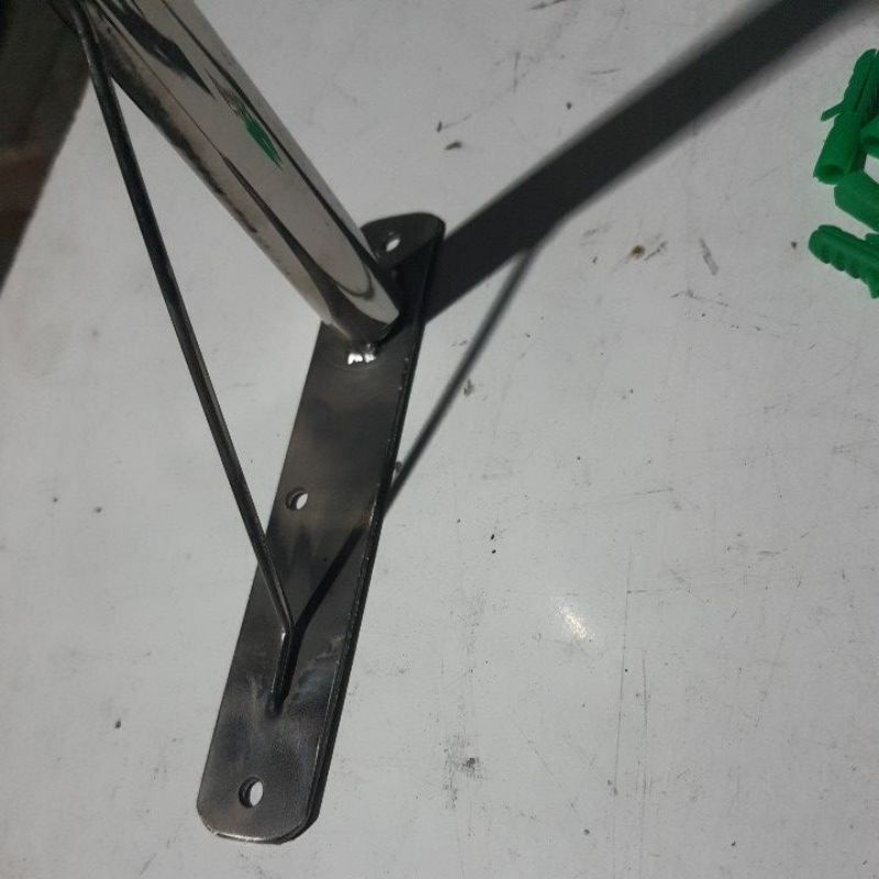 1 bộ cây phơi đồ inox bắt tường ra 30cm , gồm có 2 bass xỏ ống o25mm và 1 ống tròn o25mm dài 80cm , 100cm và 120cm