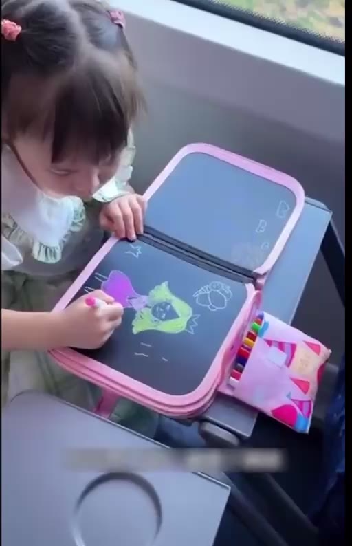 Sổ vẽ tự xoá graffiti phát sáng